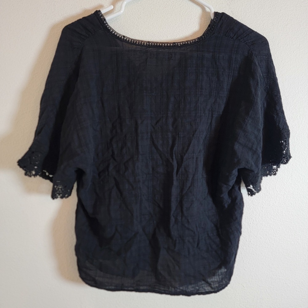 Max Studio Black Textured Gauze Front Tie Crochet Lace Trim V-Neck Top Medium - Picture 2 of 11